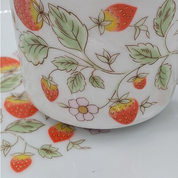 HP Vintage Dolphin Japan Porcelain Berry Strawberry 2 Snack Plate Cup Set 1-2 - Picture 9 of 13
